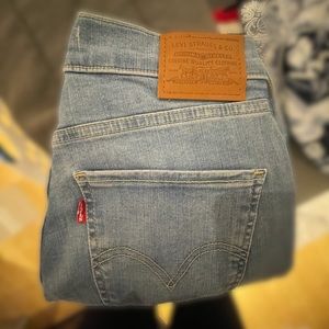 Levi’s 721 High Rise Skinny — Light Wash